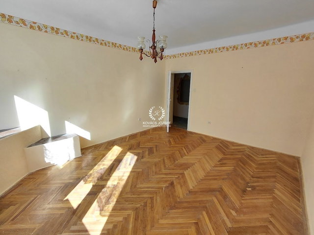 Eladó téglalakás, Ózdon 9.9 M Ft, 2 szobás