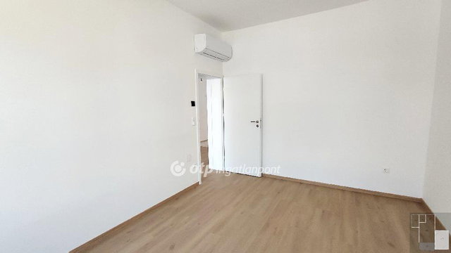 Eladó téglalakás, Balatonlelleén 73.9 M Ft, 2 szobás