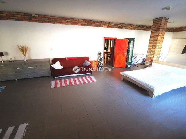 Eladó családi ház, Sárisápon 49.9 M Ft, 2 szobás