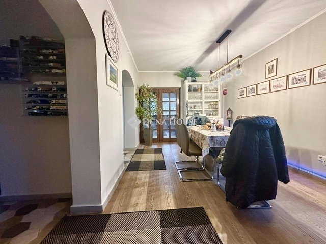 Eladó családi ház, Budapesten, XVI. kerületben 240 M Ft