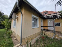 Eladó családi ház, Balatonbogláron 87.8 M Ft, 2+4 szobás