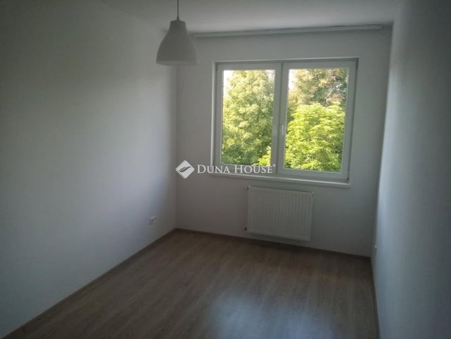 Eladó téglalakás, Kapuváron 56 M Ft, 2 szobás