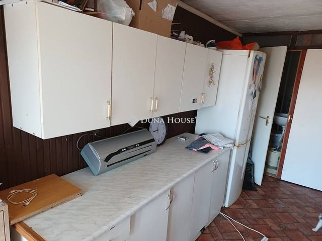 Eladó családi ház, Válon 30 M Ft, 3 szobás