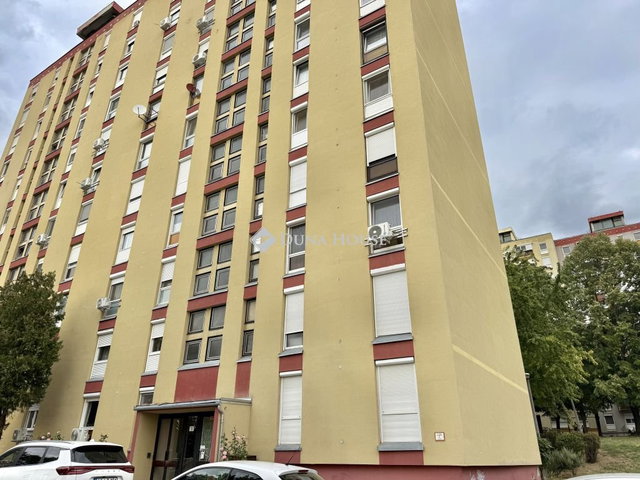 Eladó panellakás, Pécsett, Szabó Ervin téren 44.9 M Ft