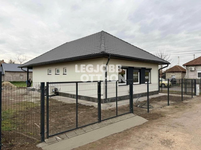 Eladó családi ház, Törtelen 59 M Ft, 4 szobás