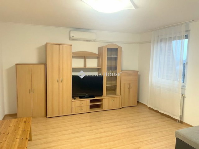 Eladó téglalakás, Nyíregyházán 43.5 M Ft, 3 szobás