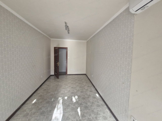 Eladó üzlethelyiség, Szolnokon 19 M Ft, 1 szobás