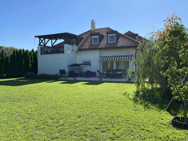 Eladó családi ház, Velencén 199 M Ft, 5 szobás