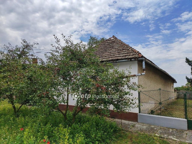 Eladó családi ház, Fegyverneken 12.99 M Ft, 3 szobás