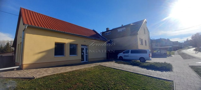 Eladó családi ház, Bakonyszentkirályon 129.99 M Ft, 8 szobás
