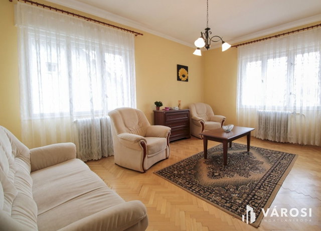 Eladó családi ház, Szegeden 84.99 M Ft, 6 szobás