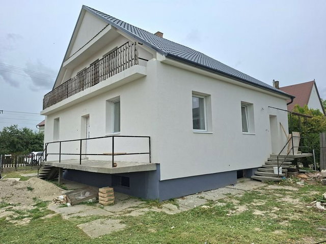 Eladó családi ház, Adonyban 64.9 M Ft, 4 szobás