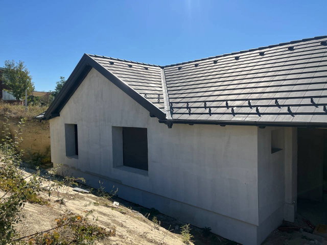 Eladó családi ház, Tinnyén 93.9 M Ft, 2+2 szobás