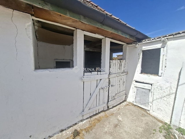 Eladó családi ház, Zsámbokon 50 M Ft, 3 szobás