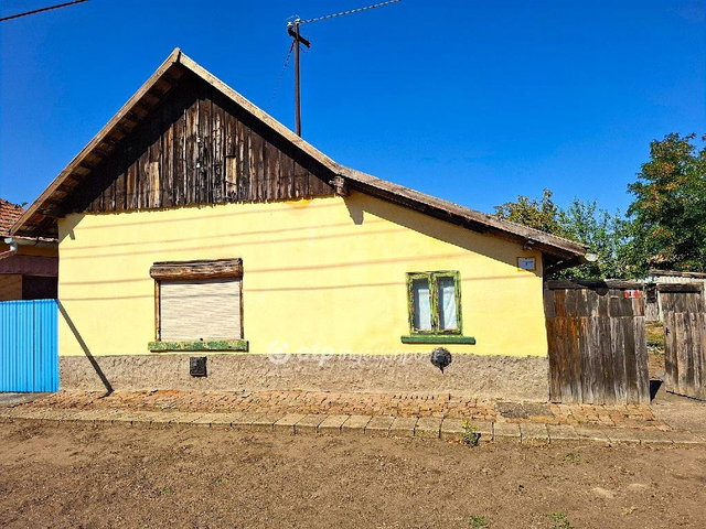 Eladó családi ház, Nagyszénáson 8.5 M Ft, 2 szobás
