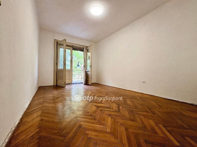 Eladó téglalakás, Győrött 42.9 M Ft, 1 szobás