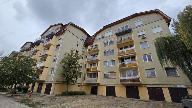 Eladó panellakás, Kecskeméten 55 M Ft, 3 szobás