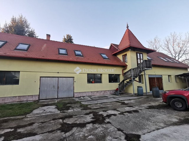 Eladó családi ház, Tatán, Táncsics Mihály utcában 108 M Ft