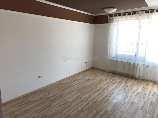 Eladó téglalakás, Esztergomban, Kossuth Lajos utcában 52.9 M Ft