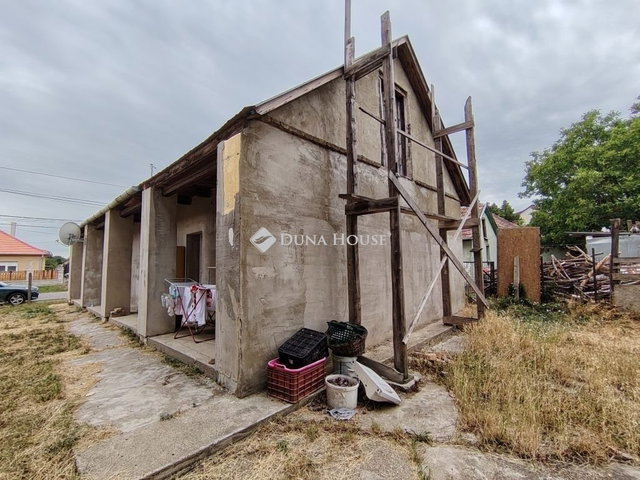 Eladó családi ház, Simontornyán 15 M Ft, 2 szobás