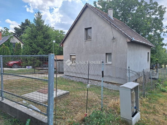 Eladó családi ház, Bicskén 40 M Ft, 2 szobás