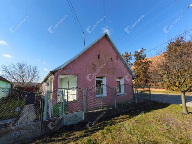 Eladó családi ház, Csákváron 32.9 M Ft, 3 szobás