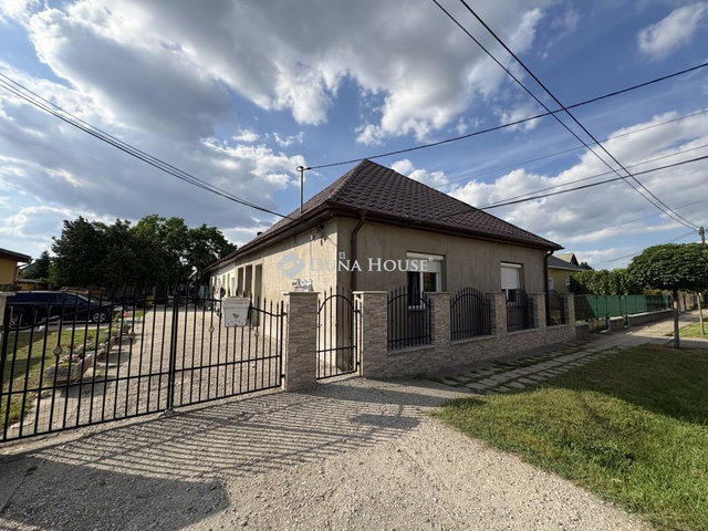 Eladó családi ház, Gyálon 105 M Ft, 3 szobás