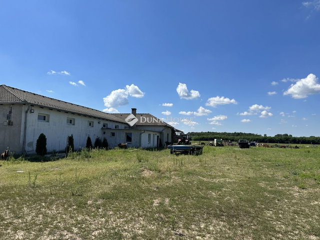 Eladó mezogazdasagi ingatlan, Monoron 200 M Ft, 4 szobás