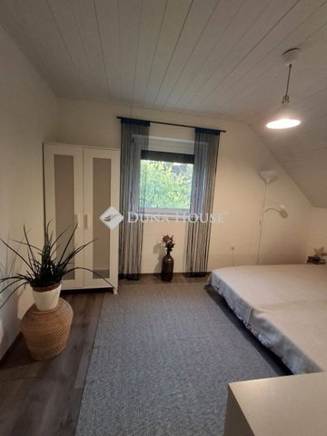 Eladó családi ház, Velencén 179 M Ft, 6 szobás