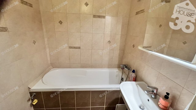 Eladó panellakás, Kecskeméten 52 M Ft, 3 szobás