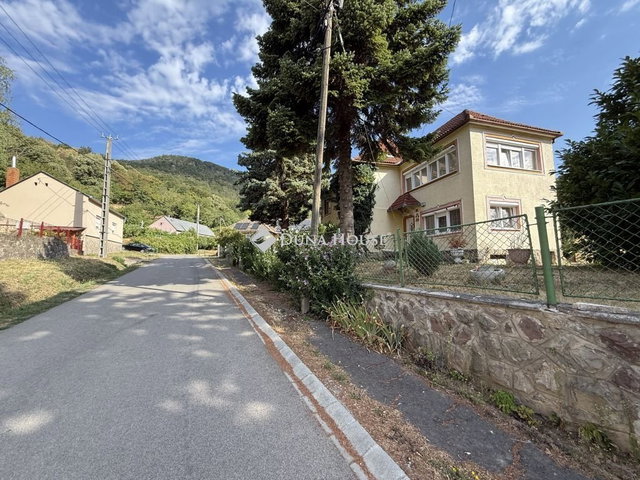 Eladó családi ház, Hosszúhetényen 66.9 M Ft, 6 szobás