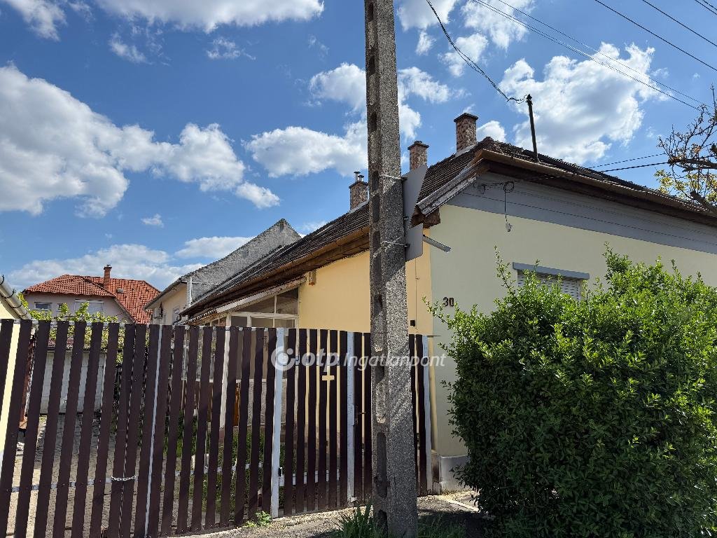 8 bed · 235m² · 114.900.000 ft