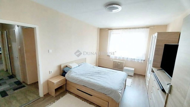 Eladó panellakás, Tatabányán 32.9 M Ft, 2 szobás