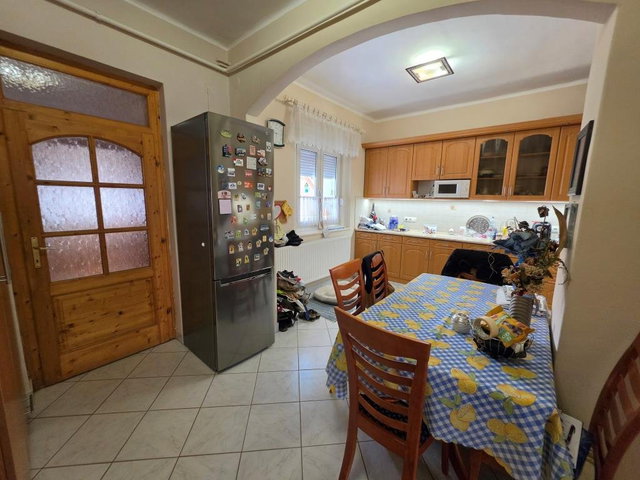 Eladó családi ház, Kaposváron 95 M Ft, 5 szobás