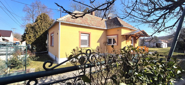 Eladó családi ház, Nemesgulácson 58.9 M Ft, 2 szobás
