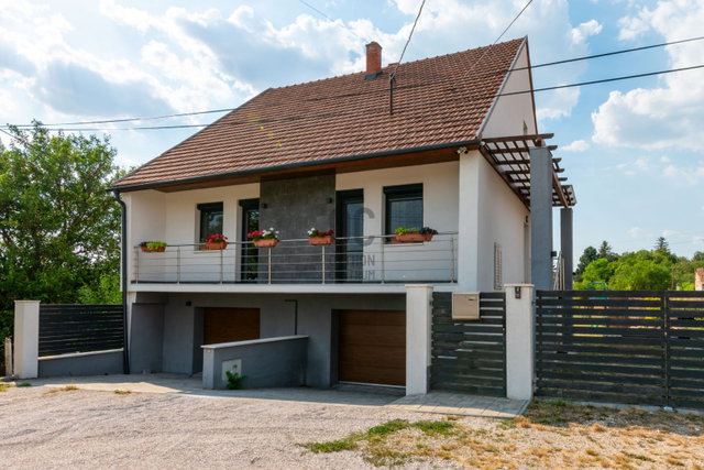 Eladó családi ház, Csóron 99.7 M Ft, 5 szobás