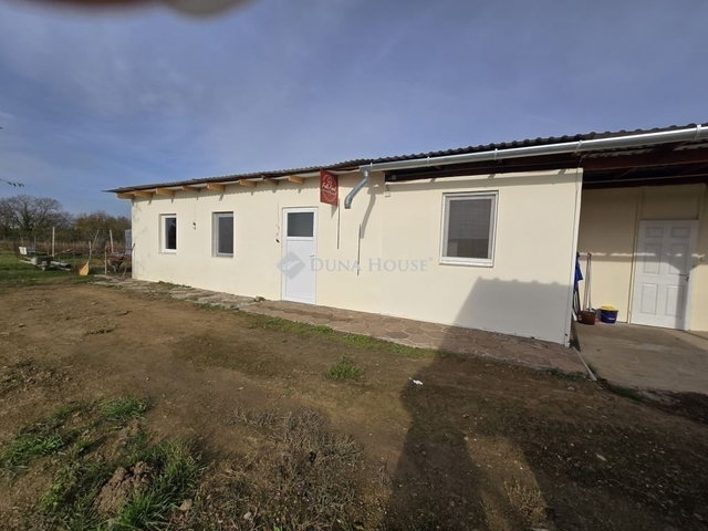 Eladó családi ház, Görcsönyben 73.9 M Ft, 3+2 szobás