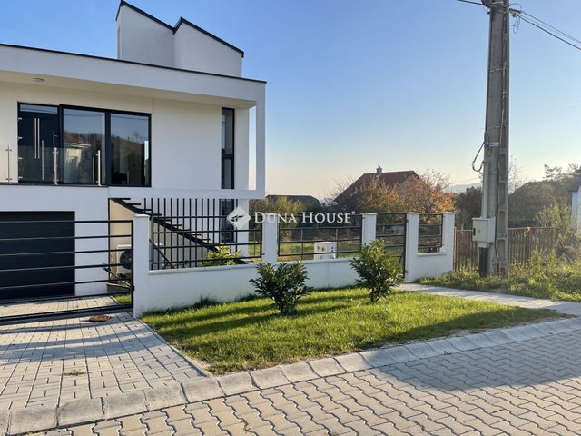 Eladó ikerház, Balatonalmádiban, Pince utcában 232 M Ft