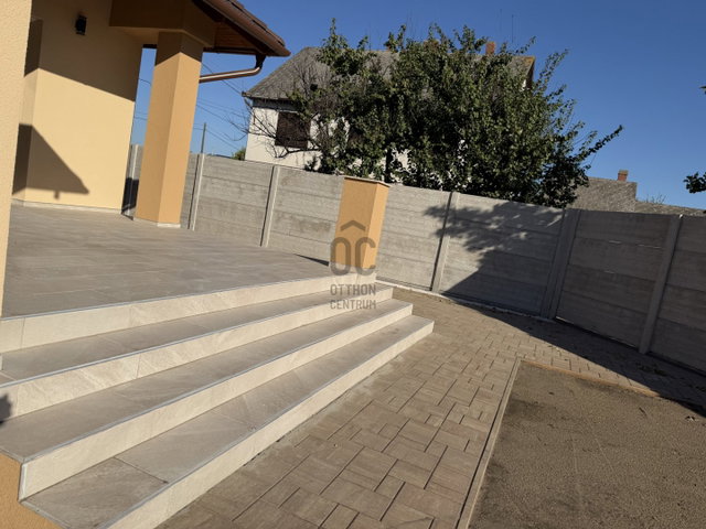 Eladó családi ház, Abonyban 79.9 M Ft, 2 szobás