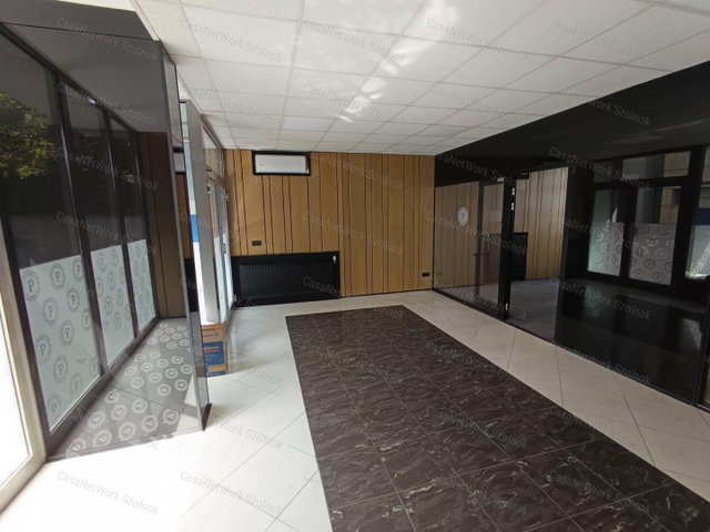 Kiadó iroda, Szolnokon 450 E Ft / hó, 5 szobás
