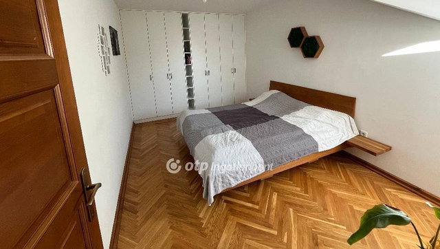Eladó téglalakás, Pécsett 86 M Ft, 3 szobás