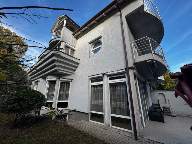 Kiadó ikerház, albérlet, Budapesten, III. kerületben, 5 szobás