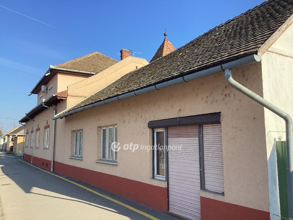 5 bed · 305m² · 64.900.000 ft