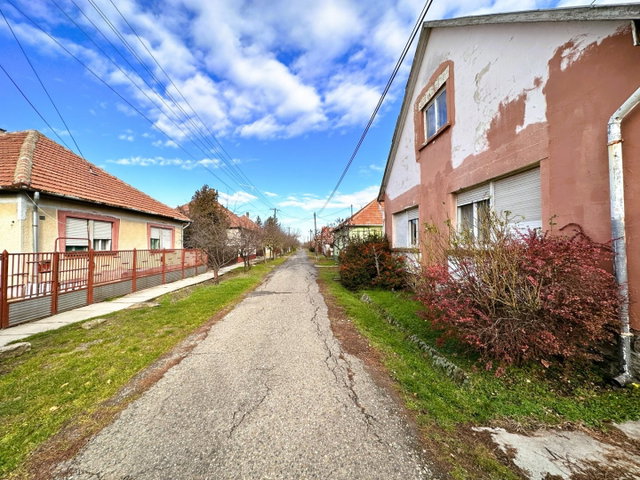 Eladó családi ház, Sarkadon 11 M Ft, 4 szobás