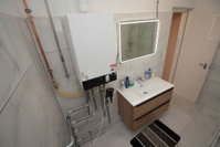 Eladó családi ház, Abádszalókban 75 M Ft, 9 szobás