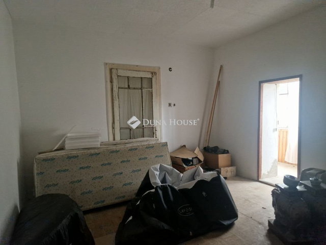 Eladó családi ház, Garén 9.99 M Ft, 2 szobás