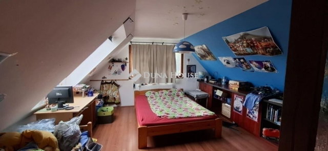 Eladó családi ház, Vecsésen 149.999 M Ft, 5 szobás