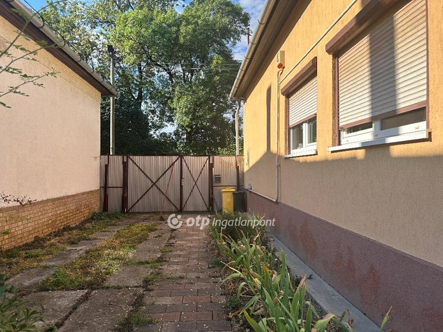 Eladó családi ház, Szentesen 48.9 M Ft, 3 szobás