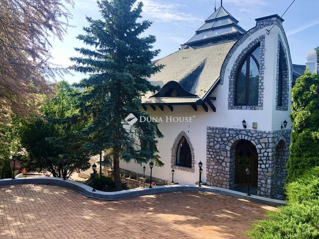 Eladó családi ház, Szarvaskőben 160 M Ft, 6 szobás