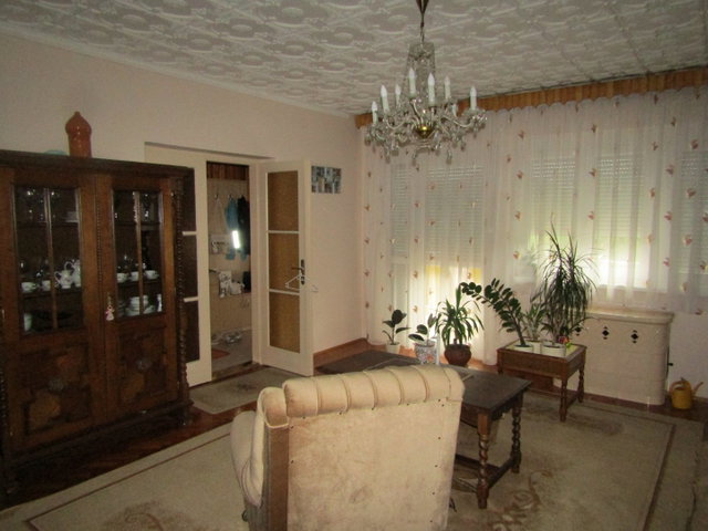 Eladó téglalakás, Egerben 92 M Ft, 3 szobás
